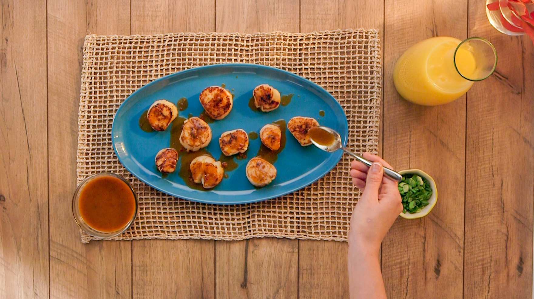 Step 8: Serve scallops with sauce