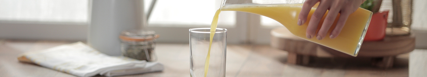 Image Pouring glass of Orange Juice