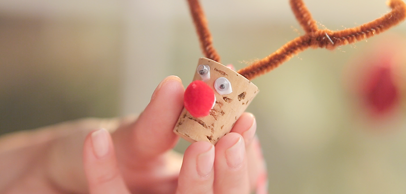 Wine Cork Reindeer Ornaments 4 FDOC Wine Cork Reindeer Ornaments How To step 5 copy