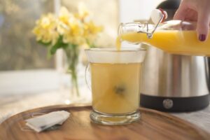 pouring the orange spiced green tea