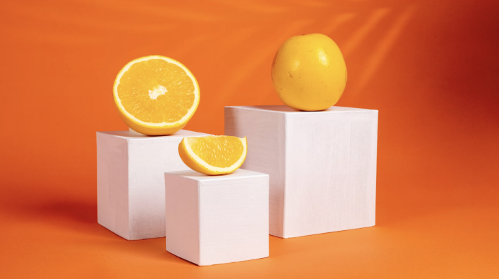 3 oranges on 3 pedestals
