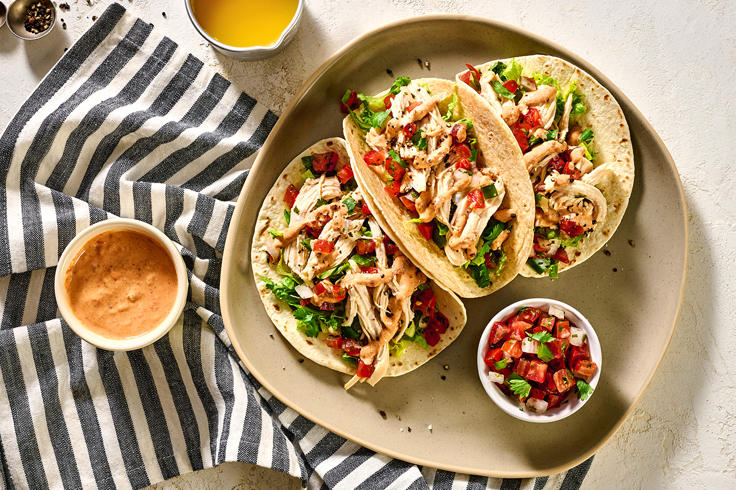 Shredded Chicken Tacos Orange Chipotlesauce Zestysalsa 1440x960