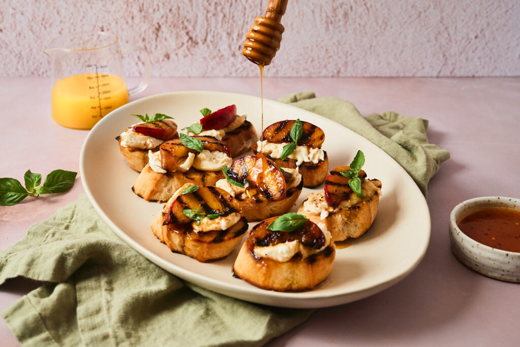 Oj Grilled Peach Burrata Crostini 1440x960 1